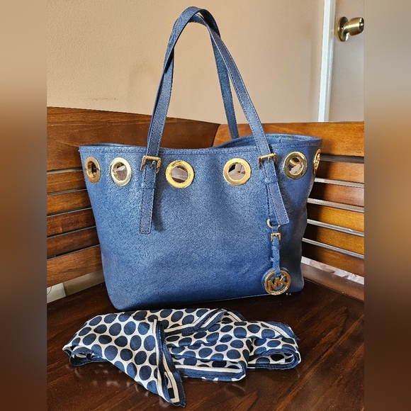 Michael Kors Saffiano Leather   Shoulder Bag With Silk Scarf! - Picture 10 of 15